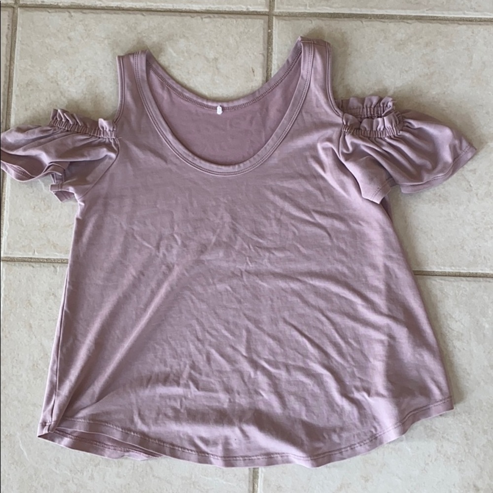 Cute Out shoulder shirt